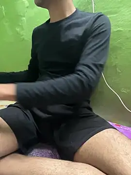 Snapshot of foxythebold chatting on 8, 10, 2025 foxythebold online show from 8, 10, 2025