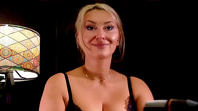 LeticiaReys online show from 6, 11, 2025