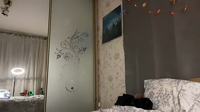 Crave Elise online show from 12, 11, 2025