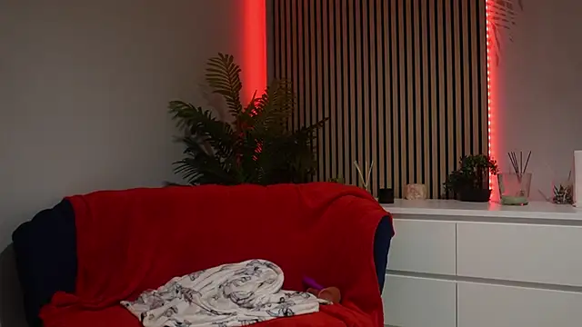 Snapshot of TinyVixen_ chatting on 20, 10, 2025 TinyVixen online show from 20, 10, 2025
