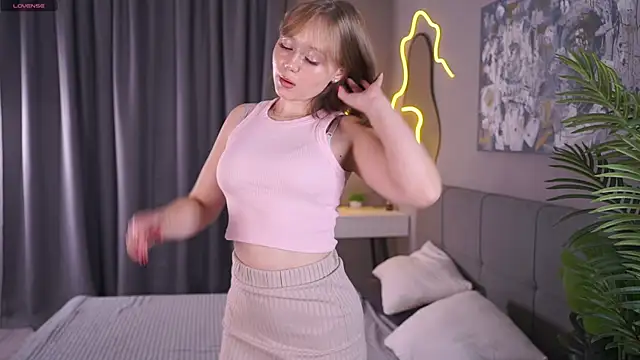 Snapshot of lorapalmerry chatting on 12, 10, 2025 lorapalmerry online show from 12, 10, 2025