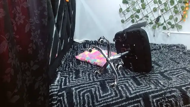 Melani ebony online show from 6, 4, 2026