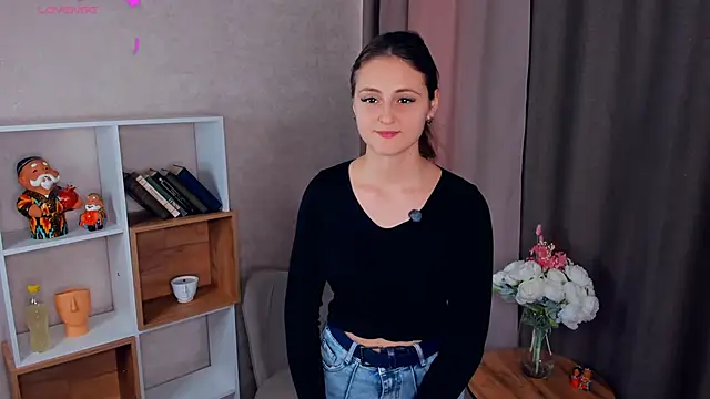 Snapshot of EuraHodnett chatting on 8, 10, 2025 EuraHodnett online show from 8, 10, 2025