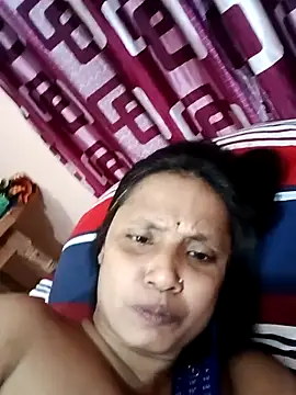 Snapshot of Megla879 chatting on 6, 11, 2025 Megla879 online show from 6, 11, 2025