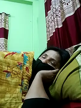 Snapshot of Megla879 chatting on 13, 11, 2025 Megla879 online show from 13, 11, 2025