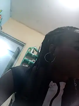 Snapshot of BeverlyMadison_ chatting on 25, 11, 2025 BeverlyMadison online show from 25, 11, 2025