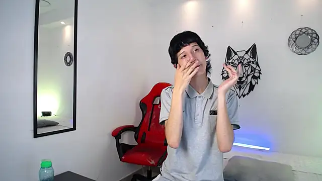 Emo Boy  online show from 14, 12, 2025