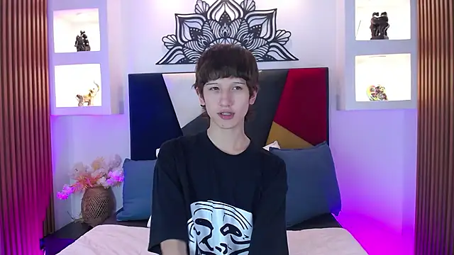 Emo Boy  online show from 28, 2, 2026