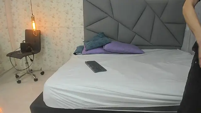 nicollandjhon online show from 13, 2, 2026