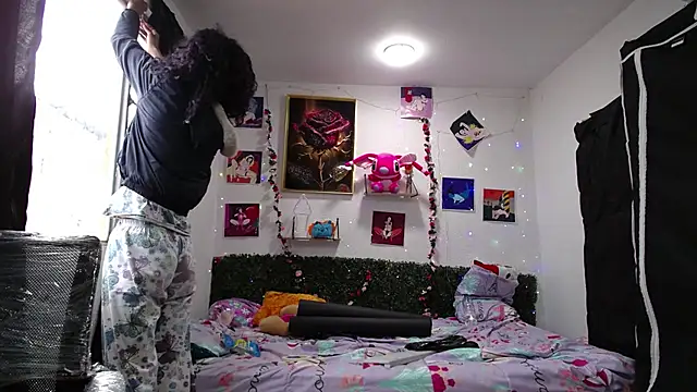 thianahorny online show from 10, 4, 2026