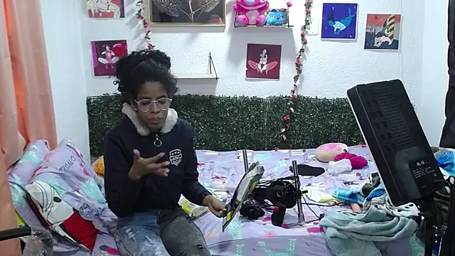 thianahorny online show from 13, 5, 2026