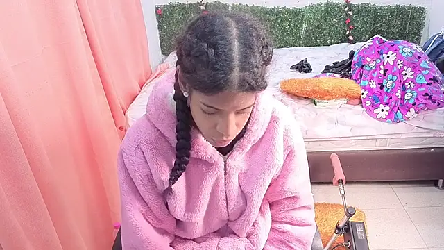 thianahorny online show from 4, 7, 2026