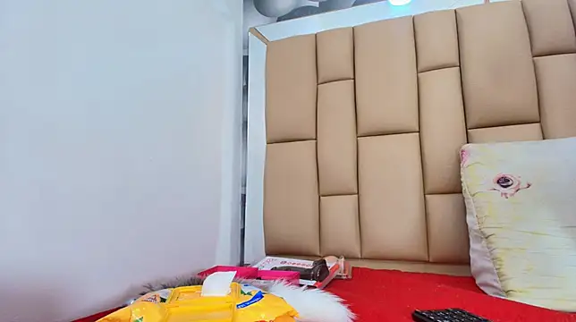 Snapshot of hannah_teehn chatting on 2, 12, 2025 hannah teehn online show from 2, 12, 2025