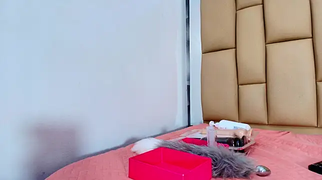 Snapshot of hannah_teehn chatting on 4, 12, 2025 hannah teehn online show from 4, 12, 2025