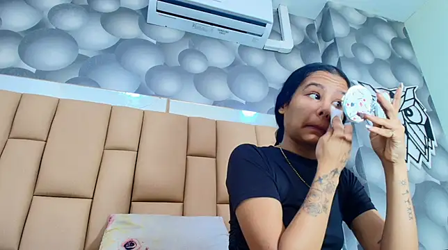 Snapshot of hannah_teehn chatting on 16, 12, 2025 hannah teehn online show from 16, 12, 2025