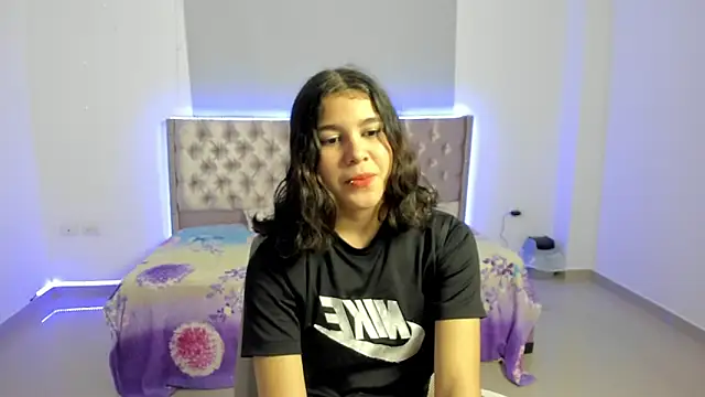 Snapshot of beiby_glow chatting on 9, 10, 2025 beiby glow online show from 9, 10, 2025