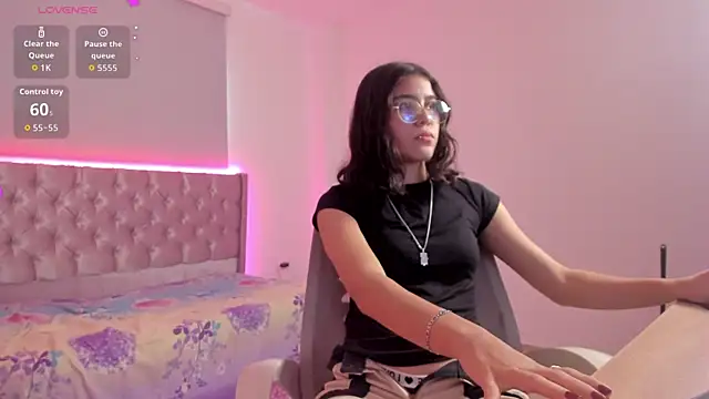 Snapshot of beiby_glow chatting on 11, 10, 2025 beiby glow online show from 11, 10, 2025