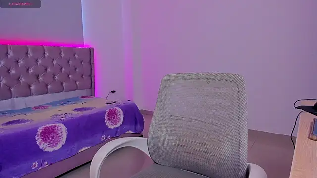 Snapshot of beiby_glow chatting on 19, 10, 2025 beiby glow online show from 19, 10, 2025