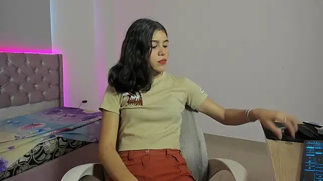 Snapshot of beiby_glow chatting on 28, 10, 2025 beiby glow online show from 28, 10, 2025