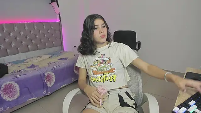 Snapshot of beiby_glow chatting on 3, 11, 2025 beiby glow online show from 3, 11, 2025