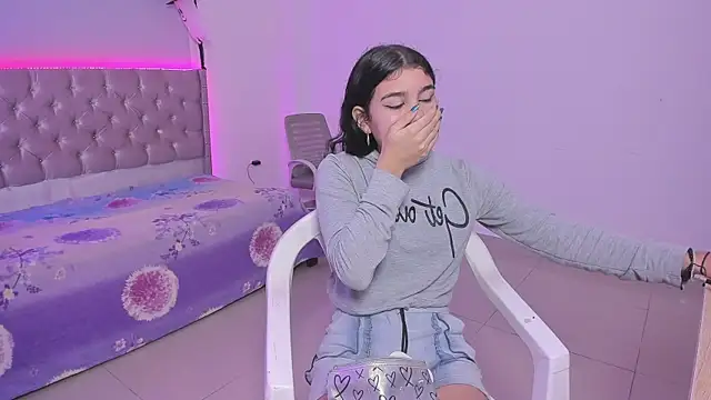 Snapshot of beiby_glow chatting on 7, 11, 2025 beiby glow online show from 7, 11, 2025