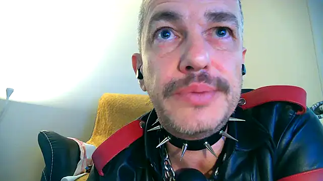 Nyctalopie8579 online show from 9, 11, 2025