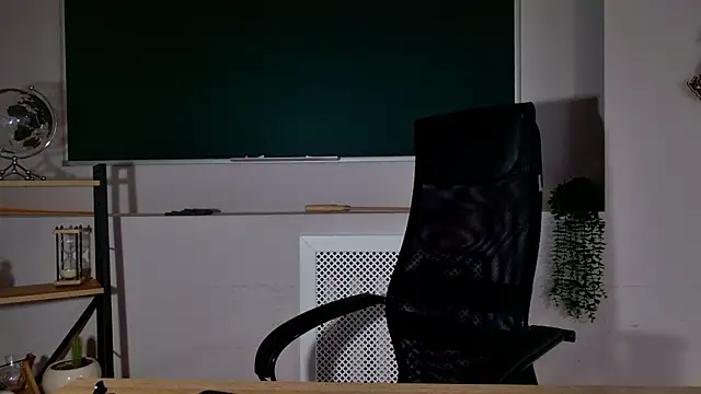 ClaireMathis online show from 25, 4, 2026