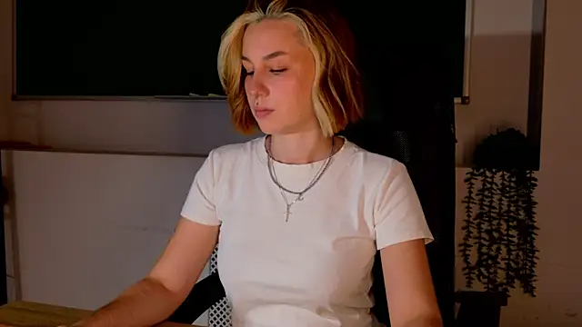 ClaireMathis online show from 23, 6, 2026