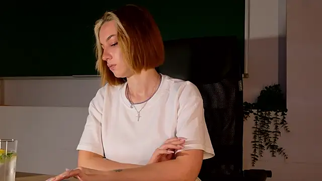 ClaireMathis online show from 4, 7, 2026