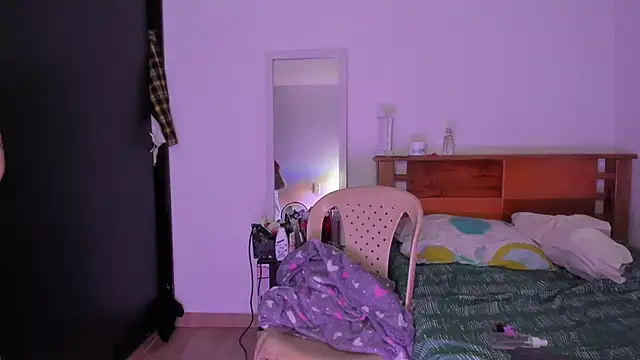 Kari Ruiz  online show from 27, 10, 2025