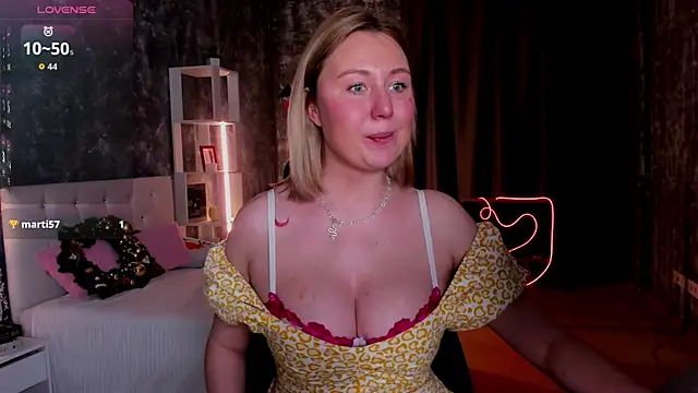 Snapshot of scent__of_woman chatting on 23, 12, 2025 scent of woman online show from 23, 12, 2025