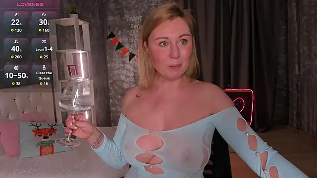 Snapshot of scent__of_woman chatting on 6, 1, 2026 scent of woman online show from 6, 1, 2026