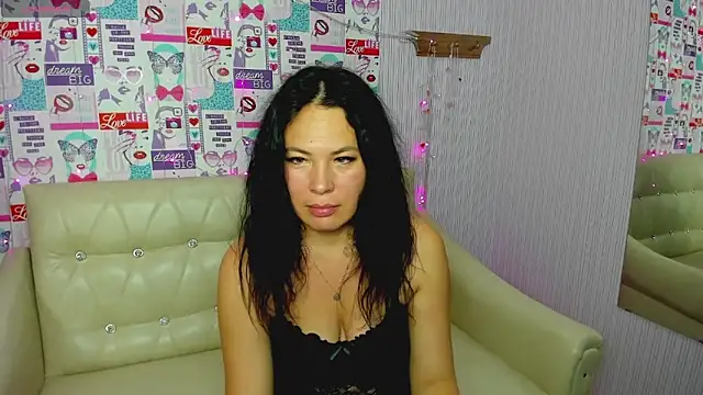 Snapshot of Victoria_Panther chatting on 11, 10, 2025 Victoria Panther online show from 11, 10, 2025