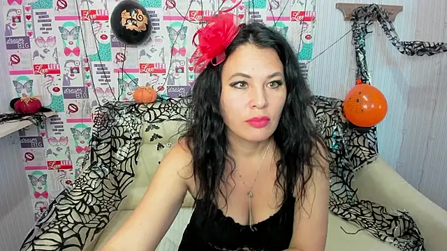 Snapshot of Victoria_Panther chatting on 31, 10, 2025 Victoria Panther online show from 31, 10, 2025