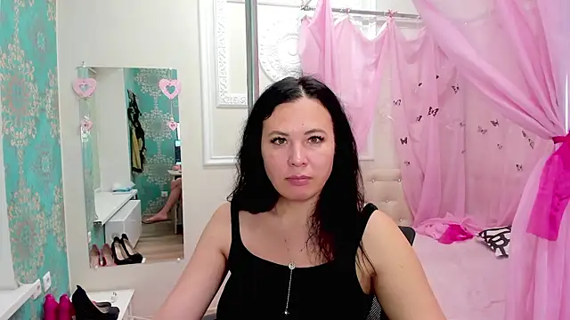 Snapshot of Victoria_Panther chatting on 9, 11, 2025 Victoria Panther online show from 9, 11, 2025