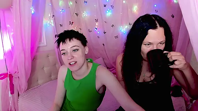 Snapshot of Victoria_Panther chatting on 15, 11, 2025 Victoria Panther online show from 15, 11, 2025