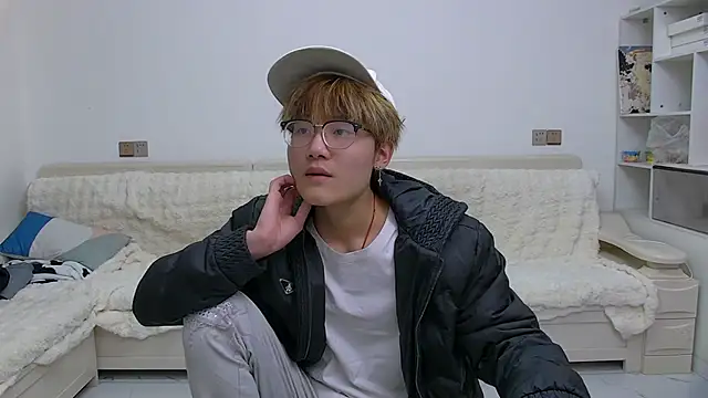 Snapshot of KK-cuteboy chatting on 24, 2, 2026 KK-cuteboy online show from 24, 2, 2026