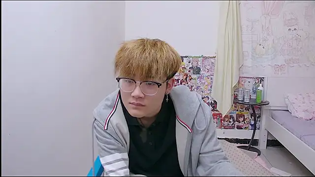 Snapshot of KK-cuteboy chatting on 11, 4, 2026 KK-cuteboy online show from 11, 4, 2026