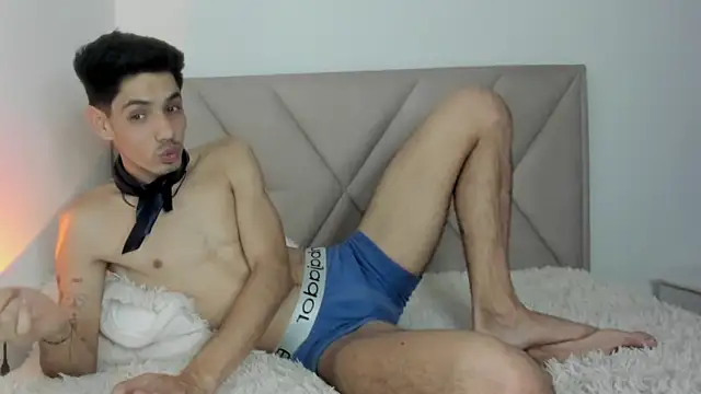 Snapshot of fabrizzio_Monti chatting on 16, 10, 2025 fabrizzio Monti online show from 16, 10, 2025