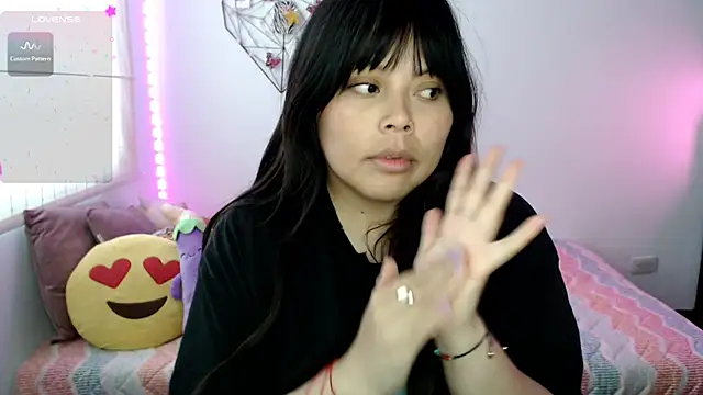 Snapshot of EllieMoonX chatting on 1, 7, 2026 EllieMoonX online show from 1, 7, 2026