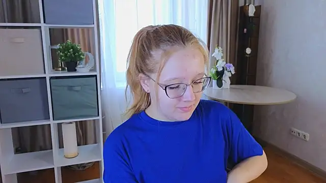 AlinaAldrete online show from 12, 10, 2025