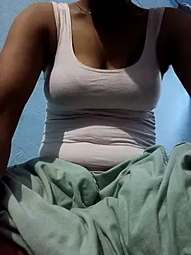 Snapshot of DesiRiya13 chatting on 12, 11, 2025 DesiRiya13 online show from 12, 11, 2025