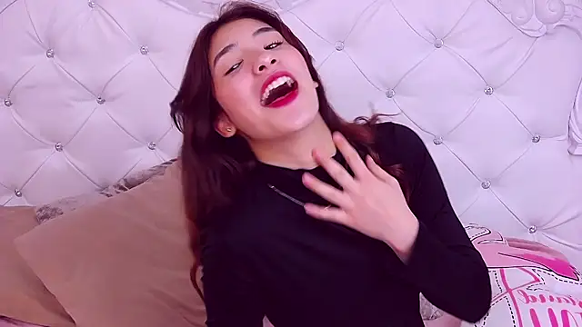 ArielLoove online show from 8, 11, 2025