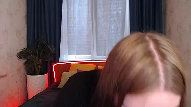 Musegirl online show from 4, 12, 2025