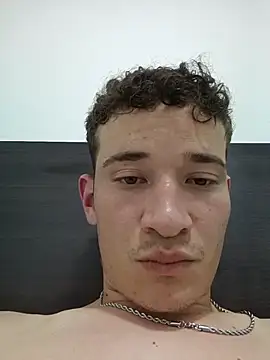 Snapshot of extrovertidoG chatting on 28, 11, 2025 extrovertidoG online show from 28, 11, 2025