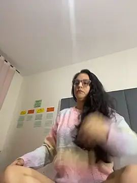 Snapshot of julieta_rossi chatting on 28, 11, 2025 julieta rossi online show from 28, 11, 2025