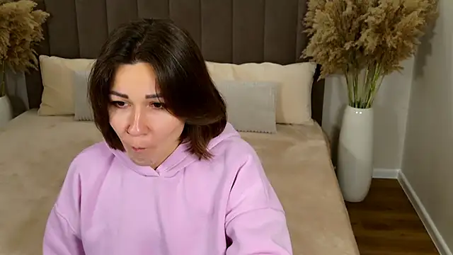 Snapshot of EdenSolis chatting on 10, 11, 2025 EdenSolis online show from 10, 11, 2025