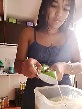 Snapshot of Valen_russo chatting on 30, 10, 2025 Valen russo online show from 30, 10, 2025