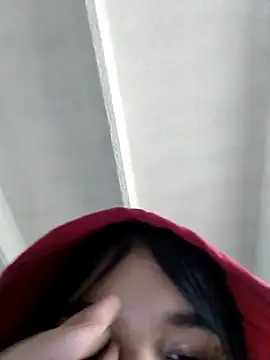 Snapshot of Valen_russo chatting on 3, 11, 2025 Valen russo online show from 3, 11, 2025