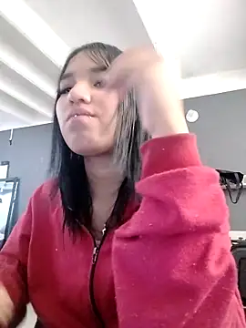 Snapshot of Valen_russo chatting on 4, 11, 2025 Valen russo online show from 4, 11, 2025